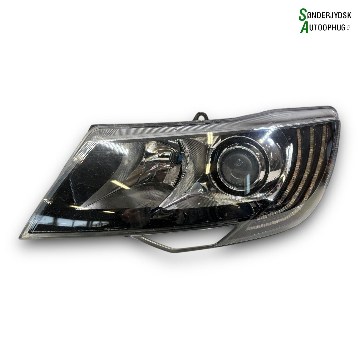 Skoda Superb Forlygte Med OEM Nr. 3T1941017H Fra Skoda Ophugger