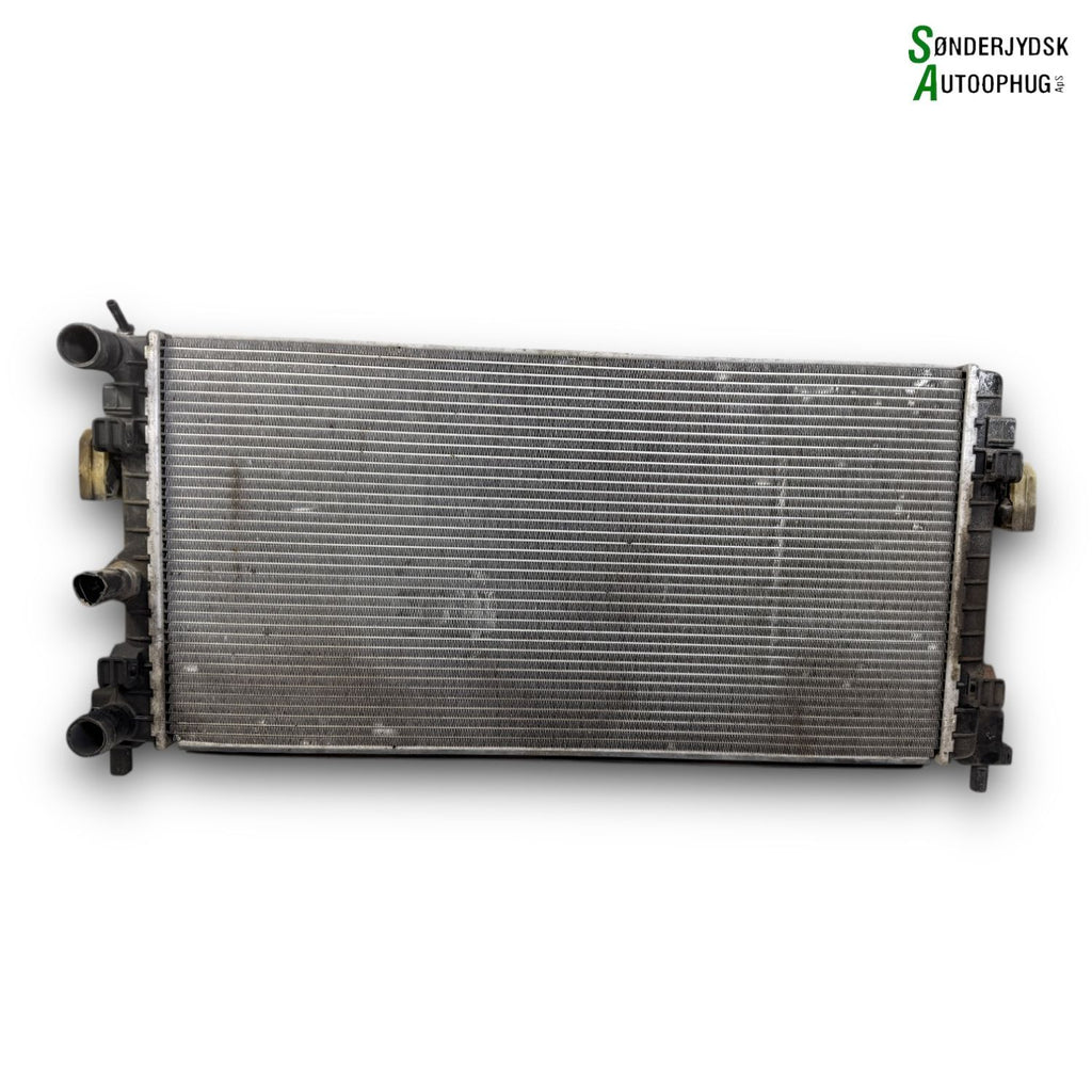 Skoda Fabia Køler Med OEM Nr. 6R0121253A Fra Skoda Ophugger