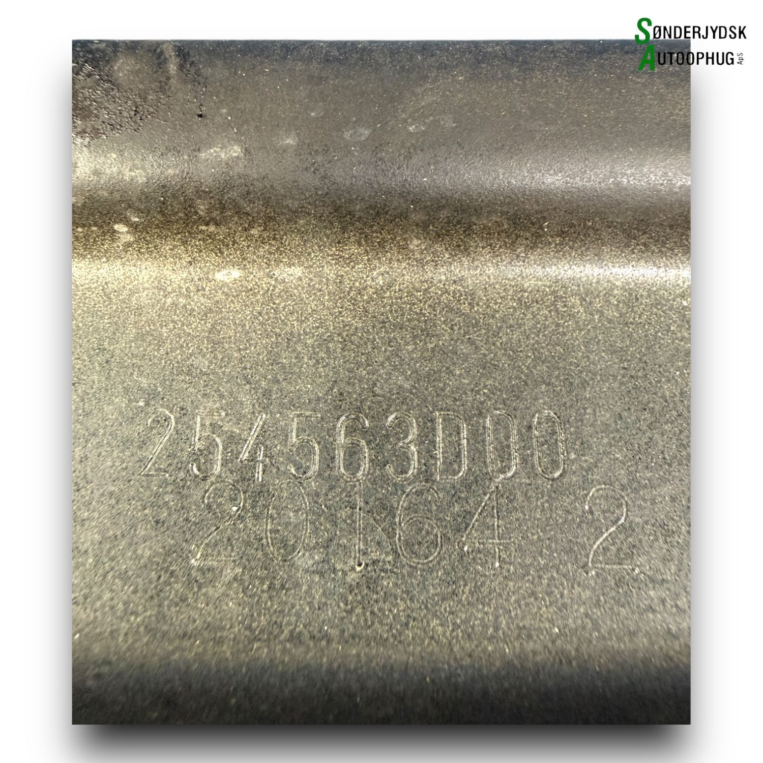 Opel Corsa F Kofangerstiver Med OEM Nr. 254563D00 Fra Opel Ophugger