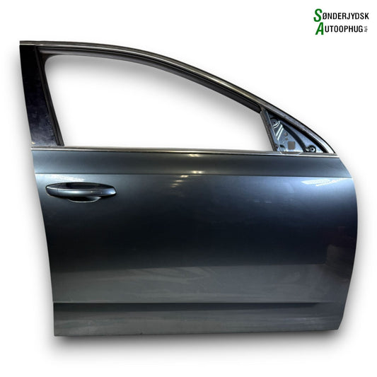 Skoda Octavia Fordør H Med OEM Nr. 5E0831056A Fra Skoda Ophugger