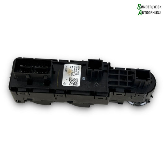 Opel Corsa F Kontakt Rudehejs Med OEM Nr. 1002555213 Fra Opel Ophugger