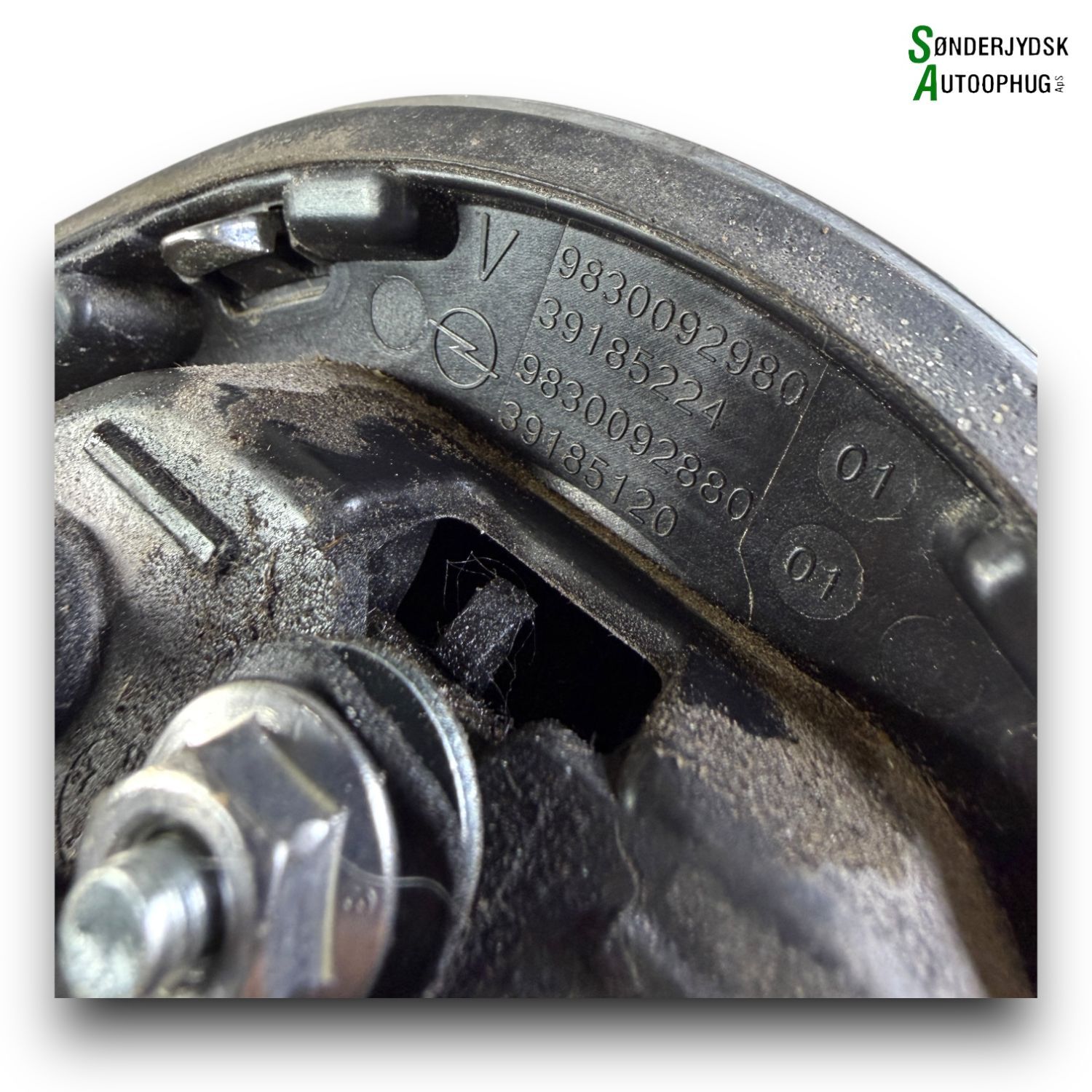 Opel Corsa F Håndtag Udvendig Med OEM Nr. 39185120 Fra Opel Ophugger
