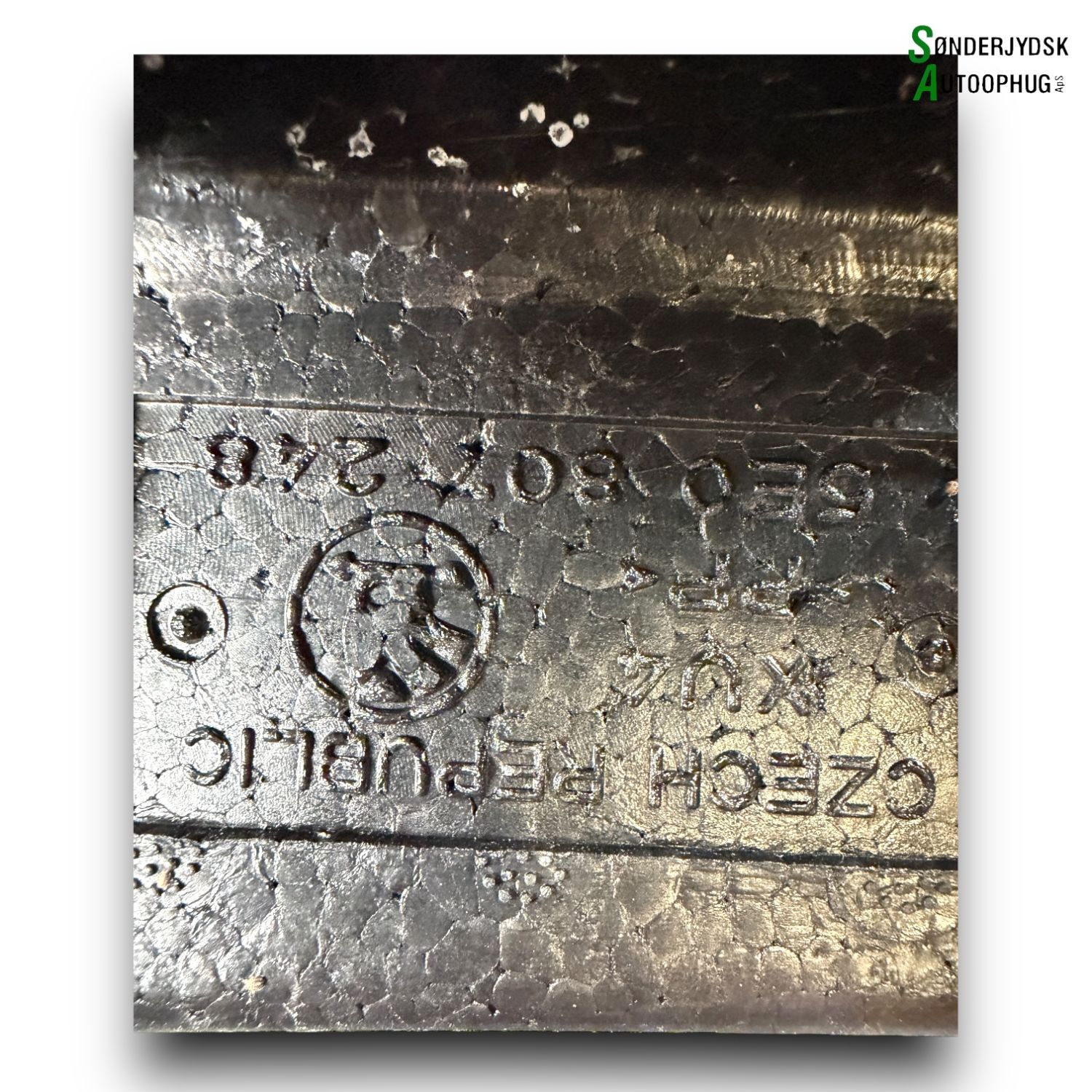 Skoda Octavia Forkofanger Rå Med OEM Nr. 5E0807248 Fra Skoda Ophugger