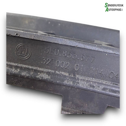 Skoda Octavia Kofangergitter Med OEM Nr. 5E0853677 Fra Skoda Ophugger