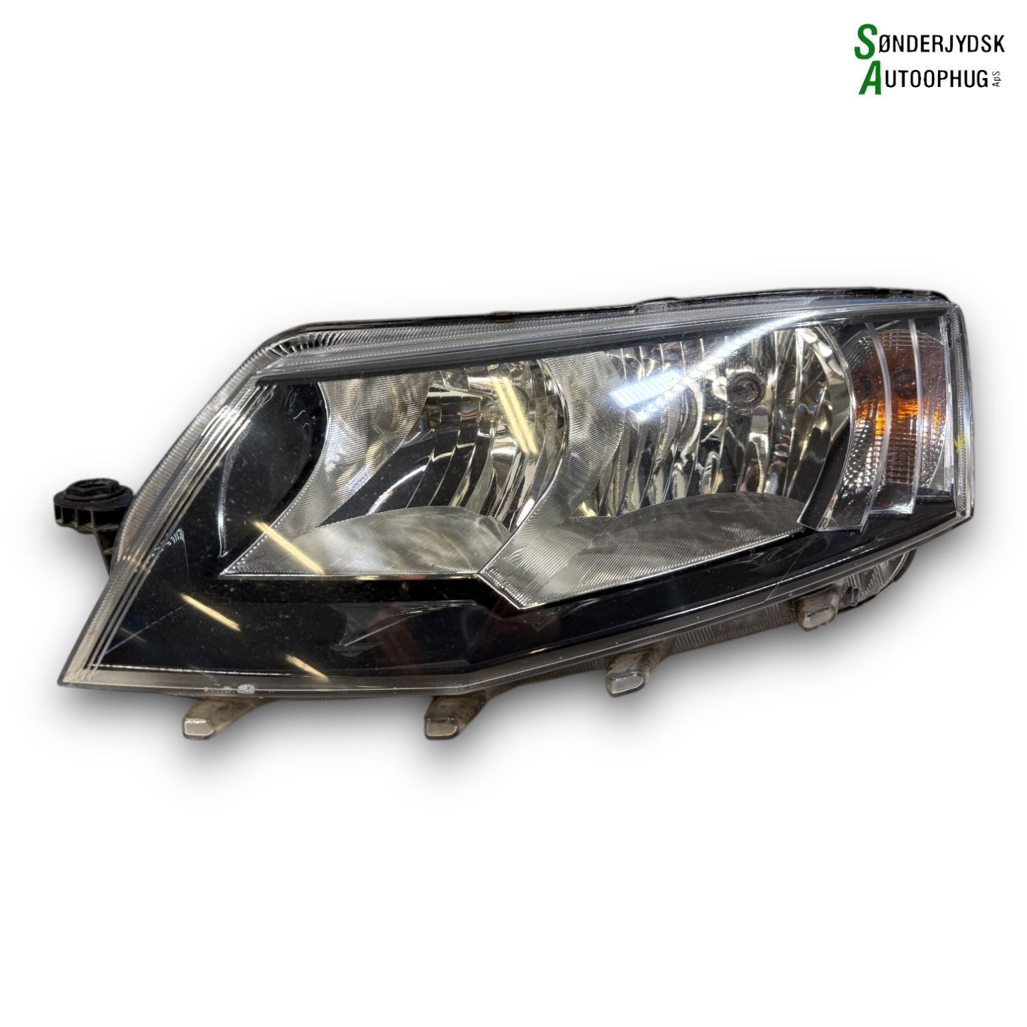Skoda Octavia Forlygte Med OEM Nr. 5E1941017 Fra Skoda Ophugger