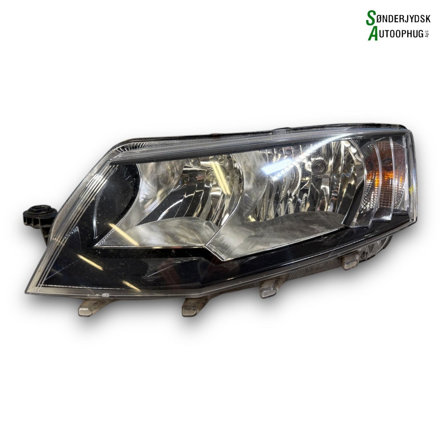 Skoda Octavia Forlygte Med OEM Nr. 5E1941015 Fra Skoda Ophugger