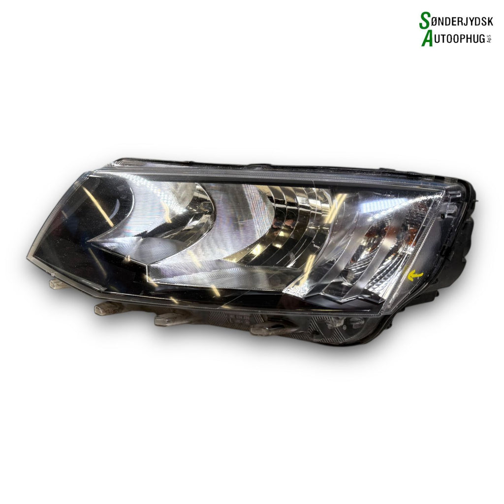 Skoda Octavia Forlygte Med OEM Nr. 5E1941015 Fra Skoda Ophugger
