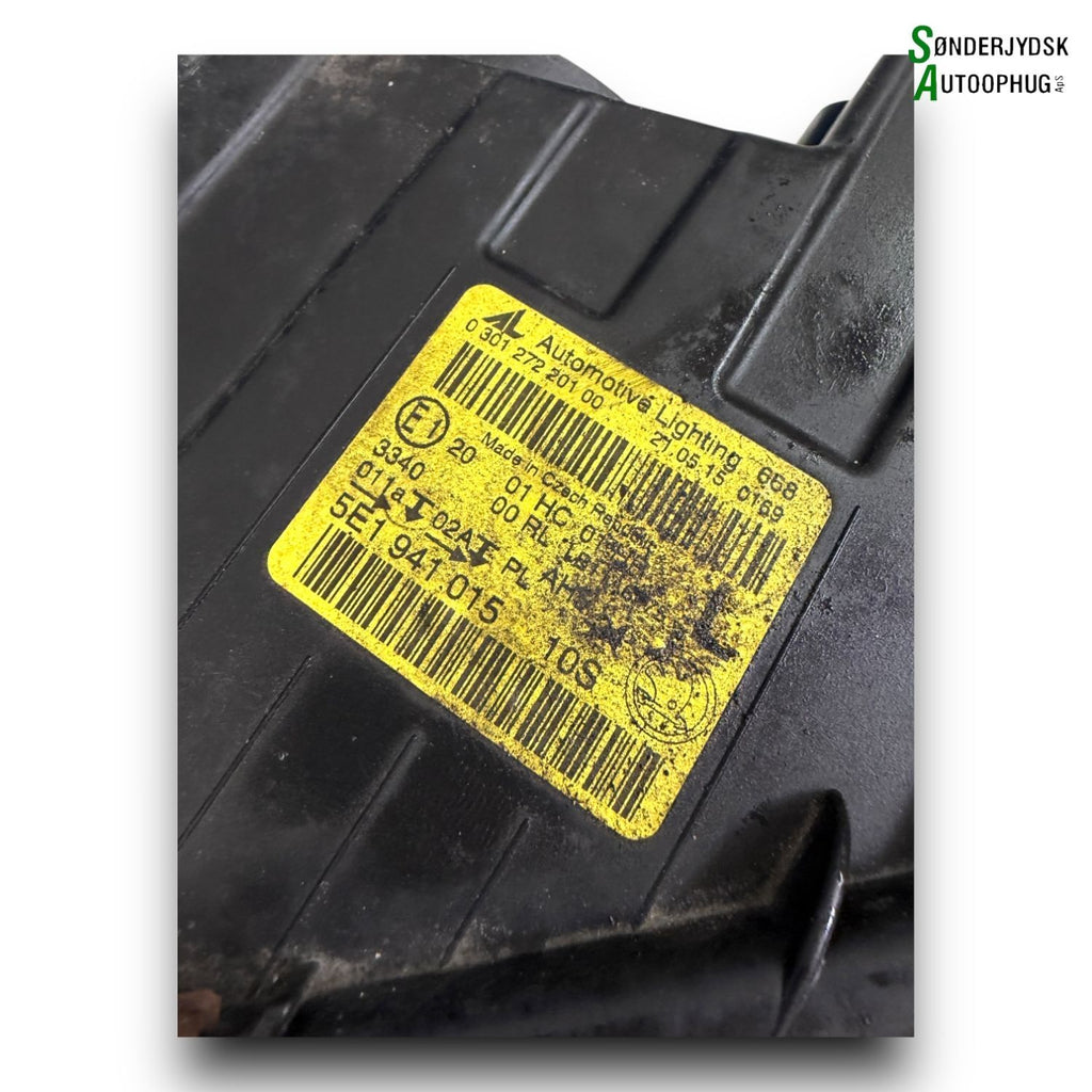 Skoda Octavia Forlygte Med OEM Nr. 5E1941015 Fra Skoda Ophugger