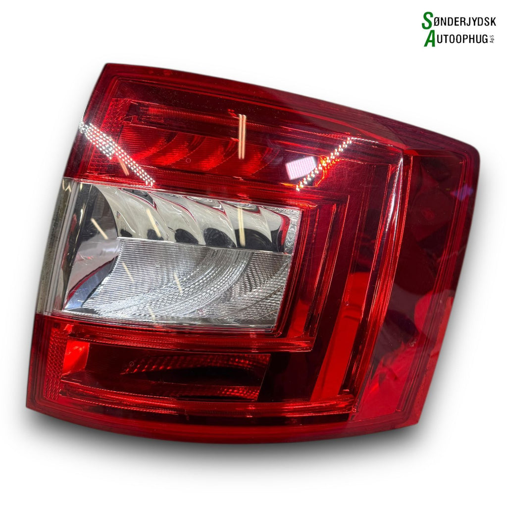 Skoda Octavia Baglygte Med OEM Nr. 5E9945112A Fra Skoda Ophugger