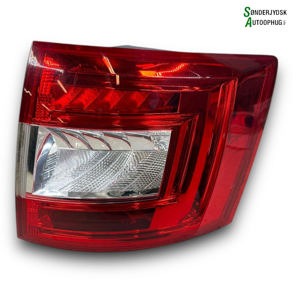 Skoda Octavia Baglygte Med OEM Nr. 5E9945112A Fra Skoda Ophugger