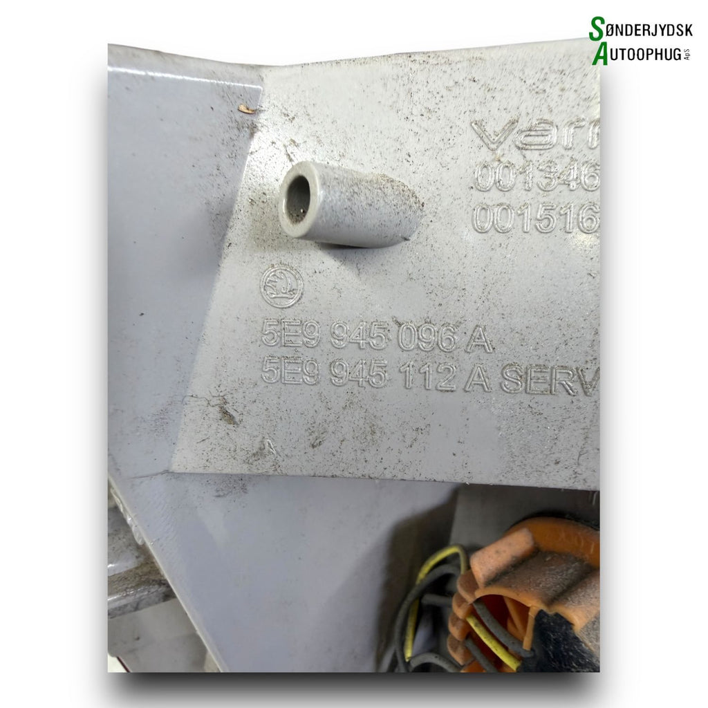 Skoda Octavia Baglygte Med OEM Nr. 5E9945112A Fra Skoda Ophugger
