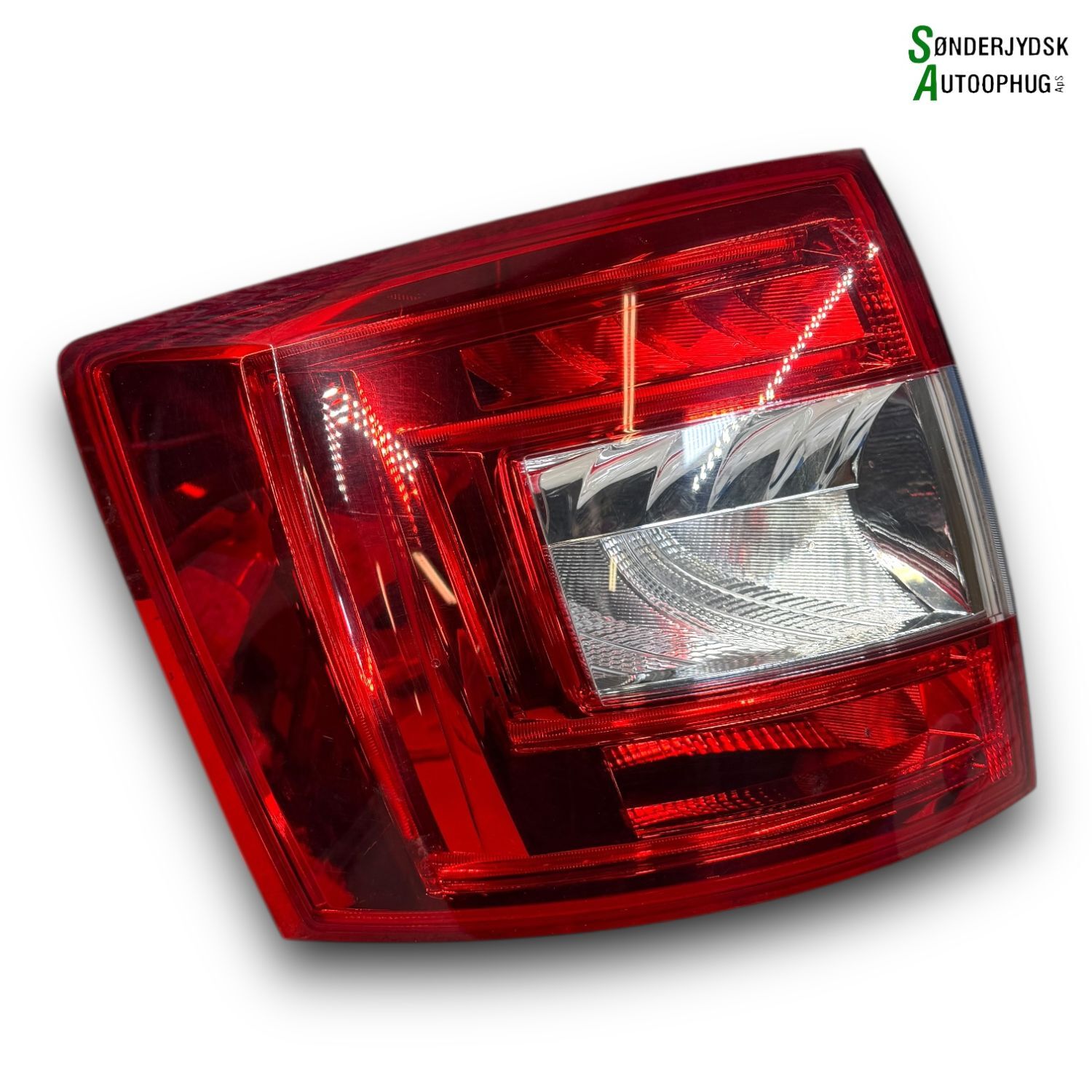 Skoda Octavia Baglygte Med OEM Nr. 5E9945111A Fra Skoda Ophugger
