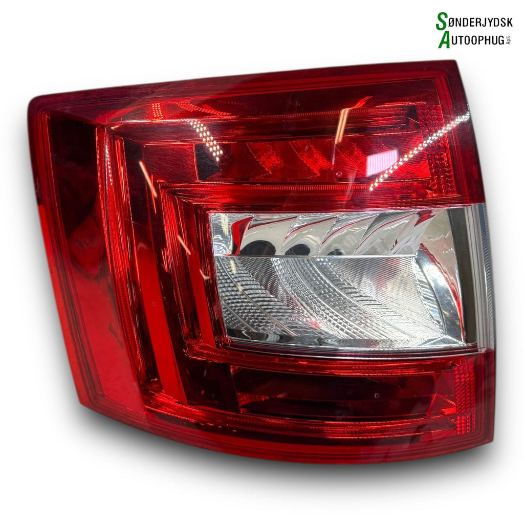 Skoda Octavia Baglygte Med OEM Nr. 5E9945095A Fra Skoda Ophugger