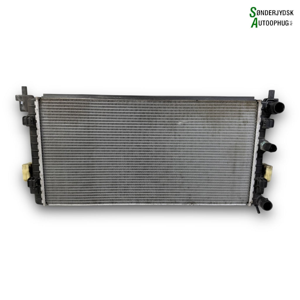 Skoda Fabia Køler Med OEM Nr. 6R0121253 Fra Skoda Ophugger