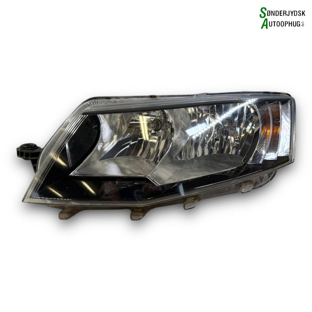 Skoda Octavia Forlygte Med OEM Nr. 5E1941015 Fra Skoda Ophugger