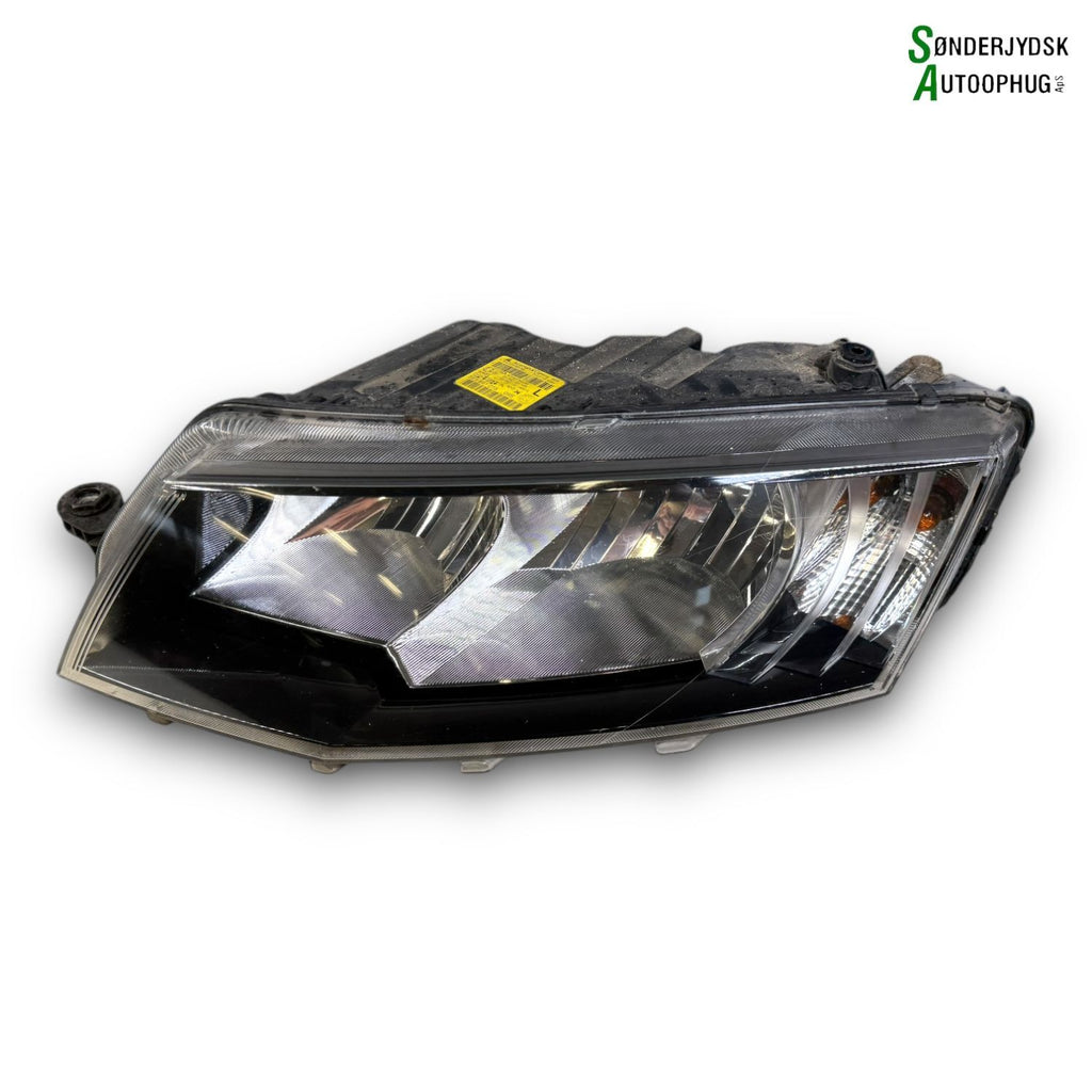 Skoda Octavia Forlygte Med OEM Nr. 5E1941015 Fra Skoda Ophugger