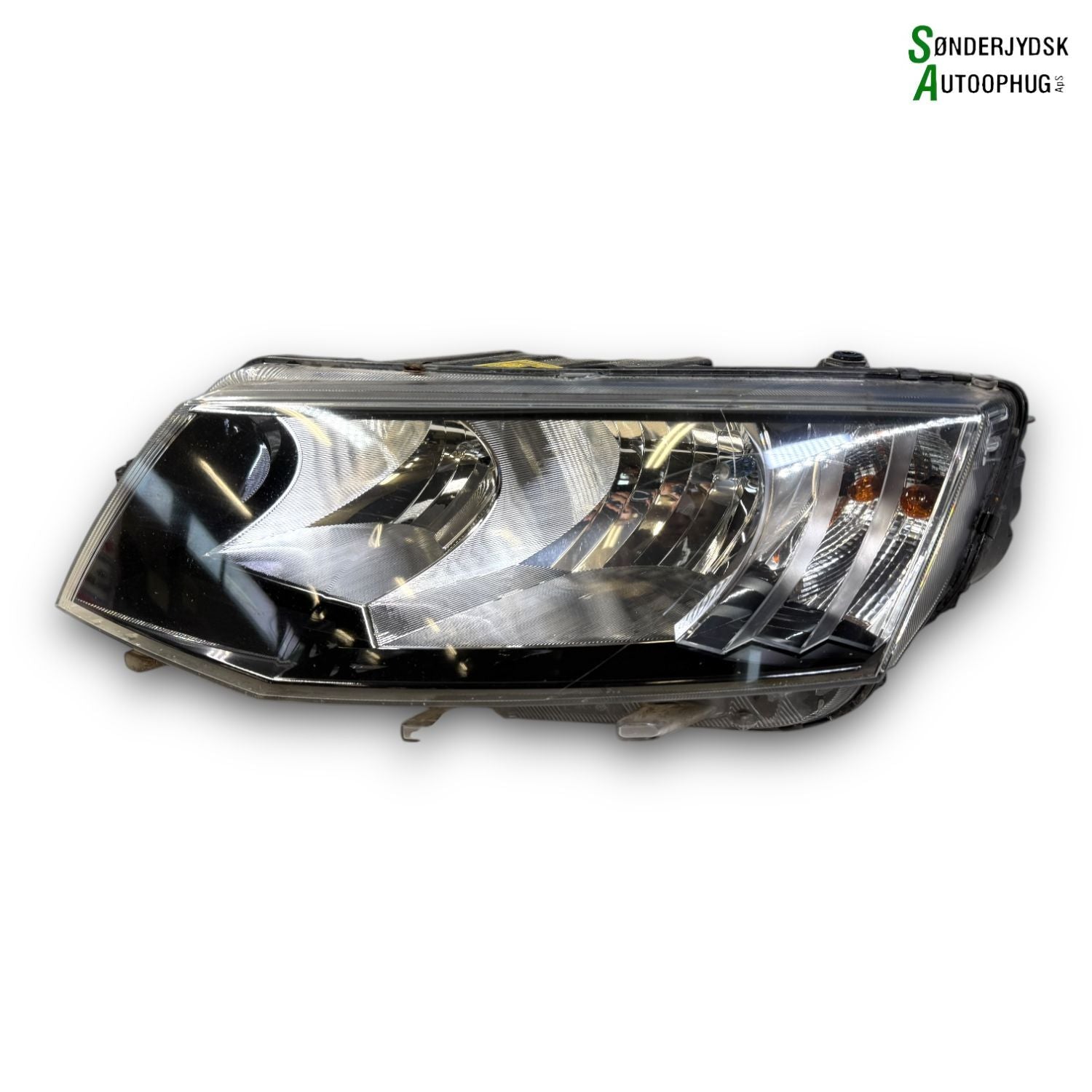 Skoda Octavia Forlygte Med OEM Nr. 5E1941015 Fra Skoda Ophugger