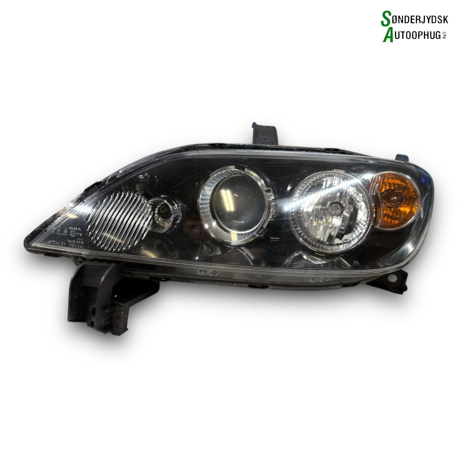 Mazda 2 Nd Forlygte Med OEM Nr. DG4051040B Fra Mazda Ophugger