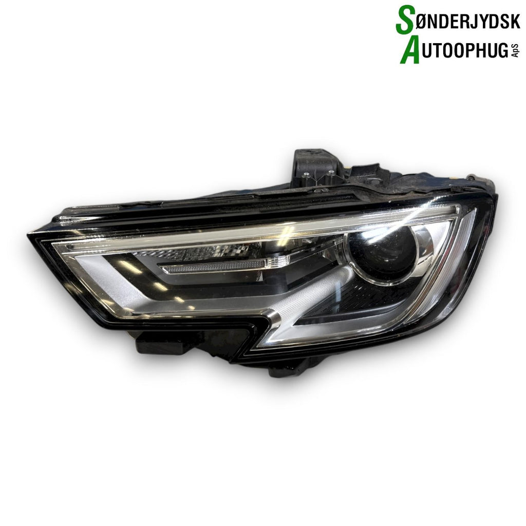 Audi A3 8V Forlygte Med OEM Nr. 8V0941043E Fra Audi Ophugger