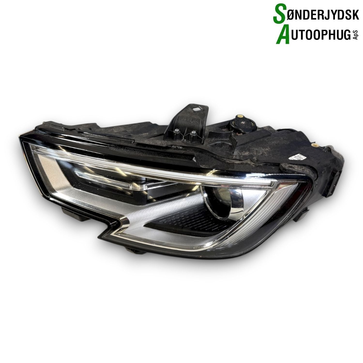 Audi A3 8V Forlygte Med OEM Nr. 8V0941043E Fra Audi Ophugger