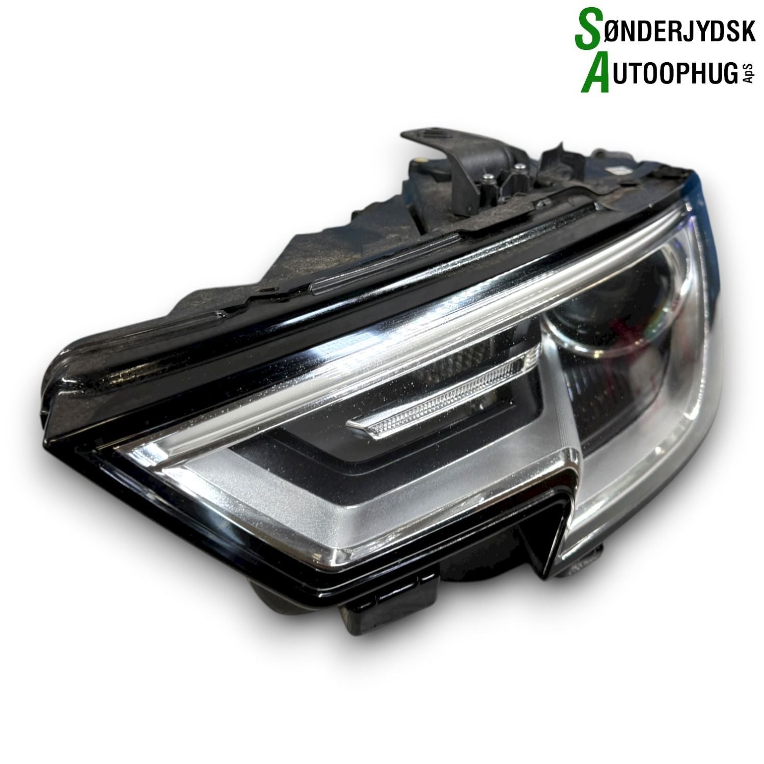 Audi A3 8V Forlygte Med OEM Nr. 8V0941043E Fra Audi Ophugger