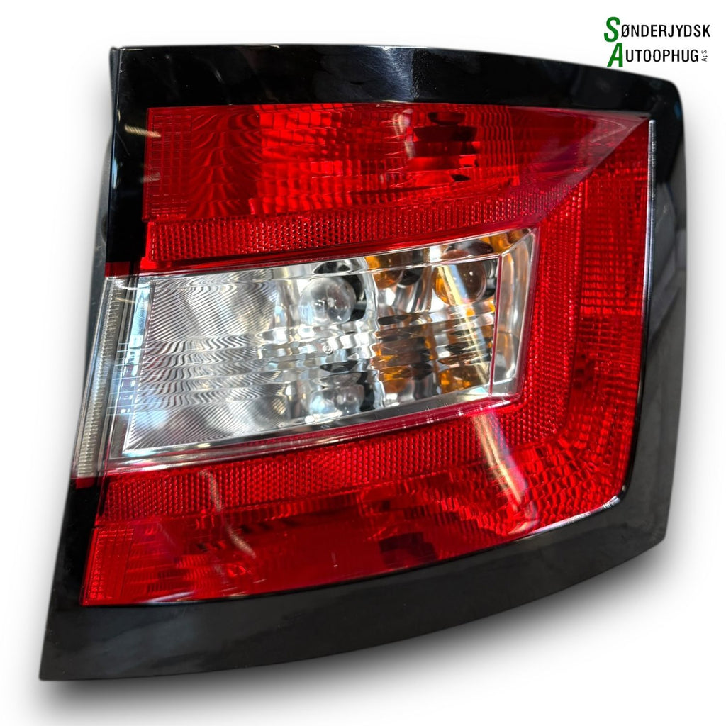 Skoda Fabia Baglygte Med OEM Nr. 6V9945112 Fra Skoda Ophugger