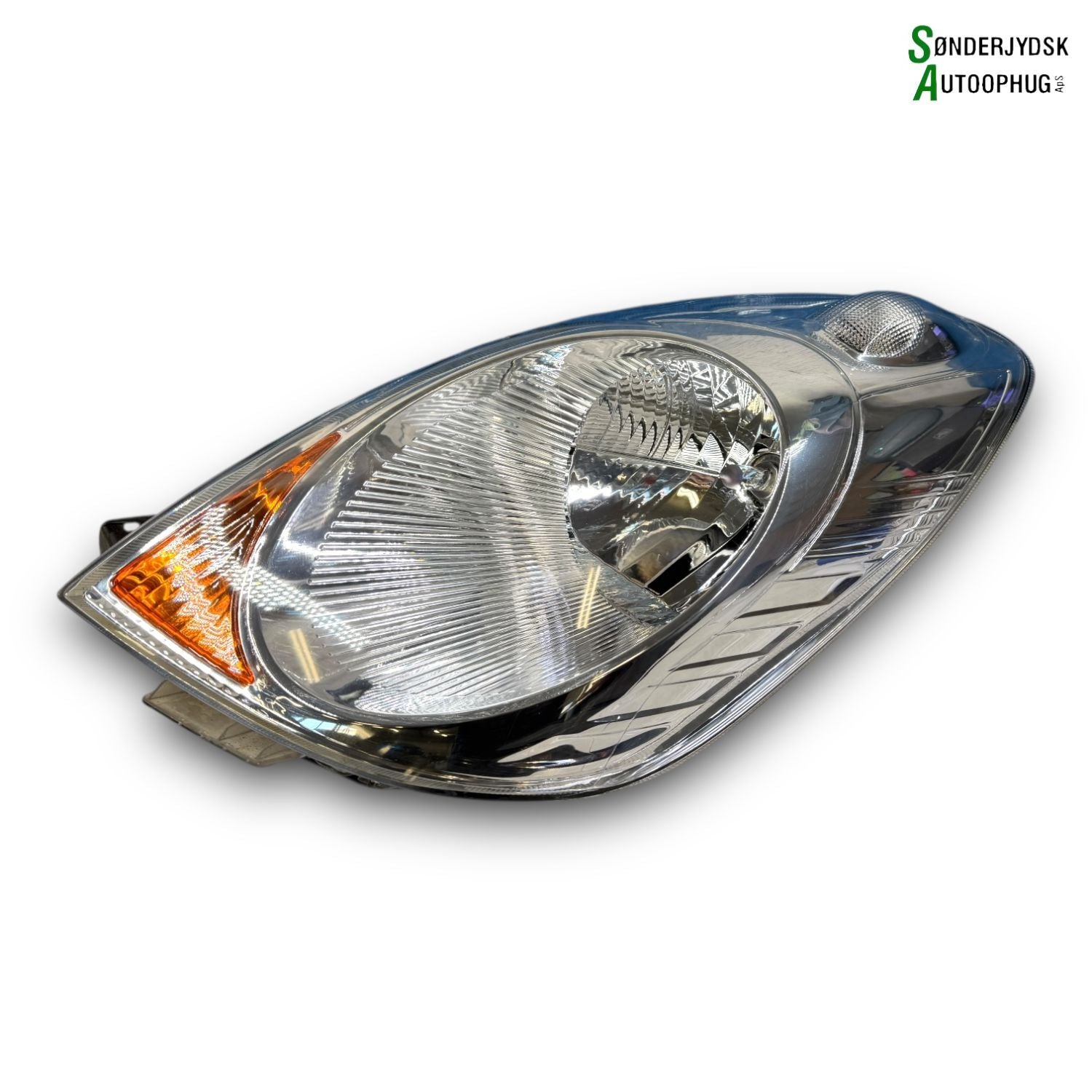 Nissan Note Forlygte Med OEM Nr. 260609U100 Fra Nissan Ophugger