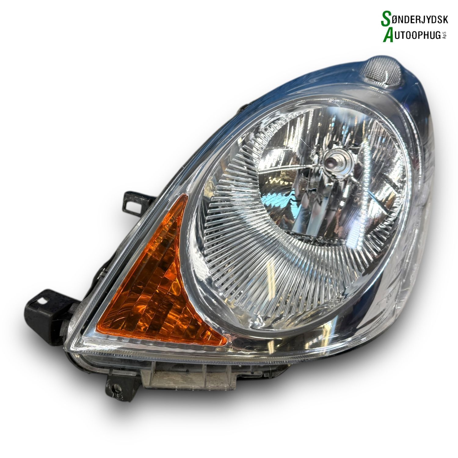 Nissan Note Forlygte Med OEM Nr. 260609U100 Fra Nissan Ophugger