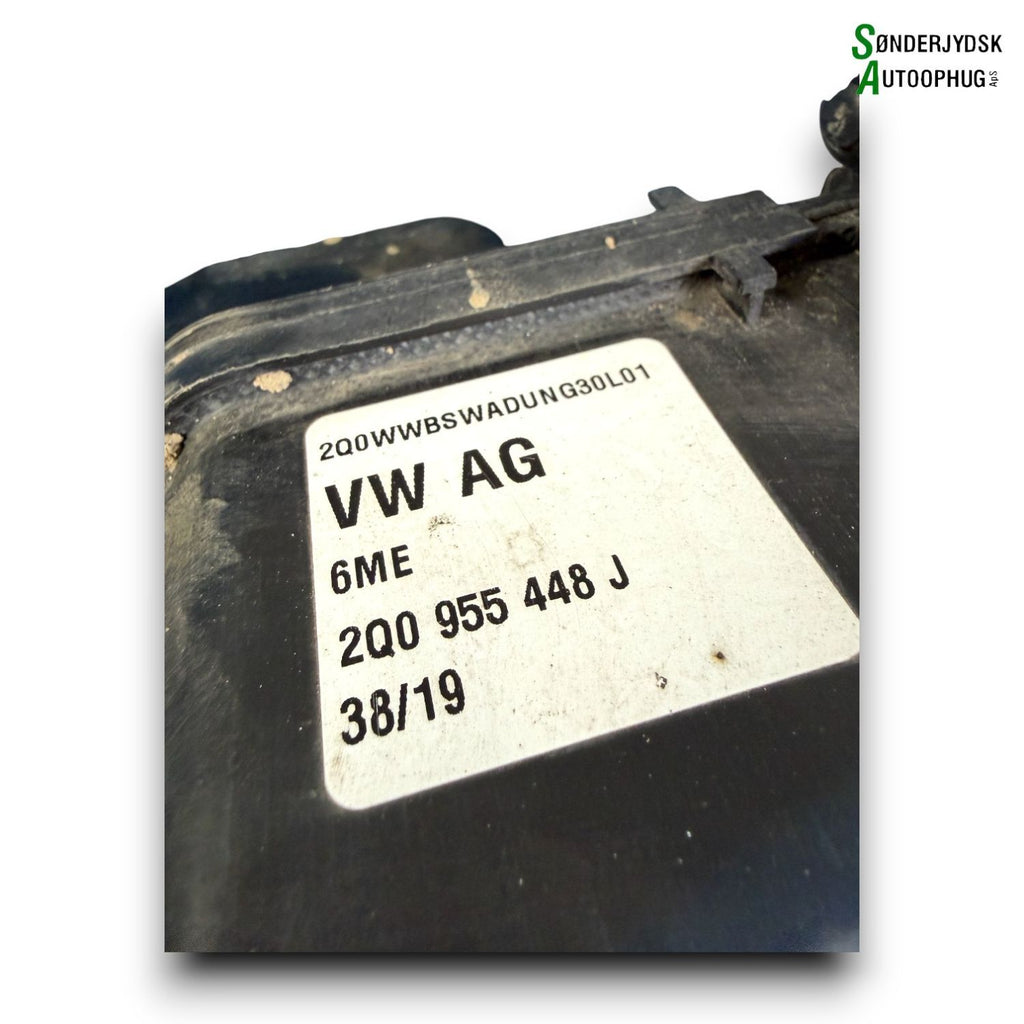 VW Polo Aw Sprinkler M/Motor Med OEM Nr. 2Q0955448J Fra VW Ophugger