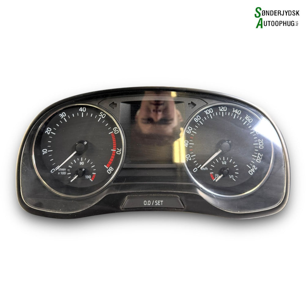 Skoda Fabia Speedometer - Instrument Med OEM Nr. 6V0920740B Fra Skoda Ophugger