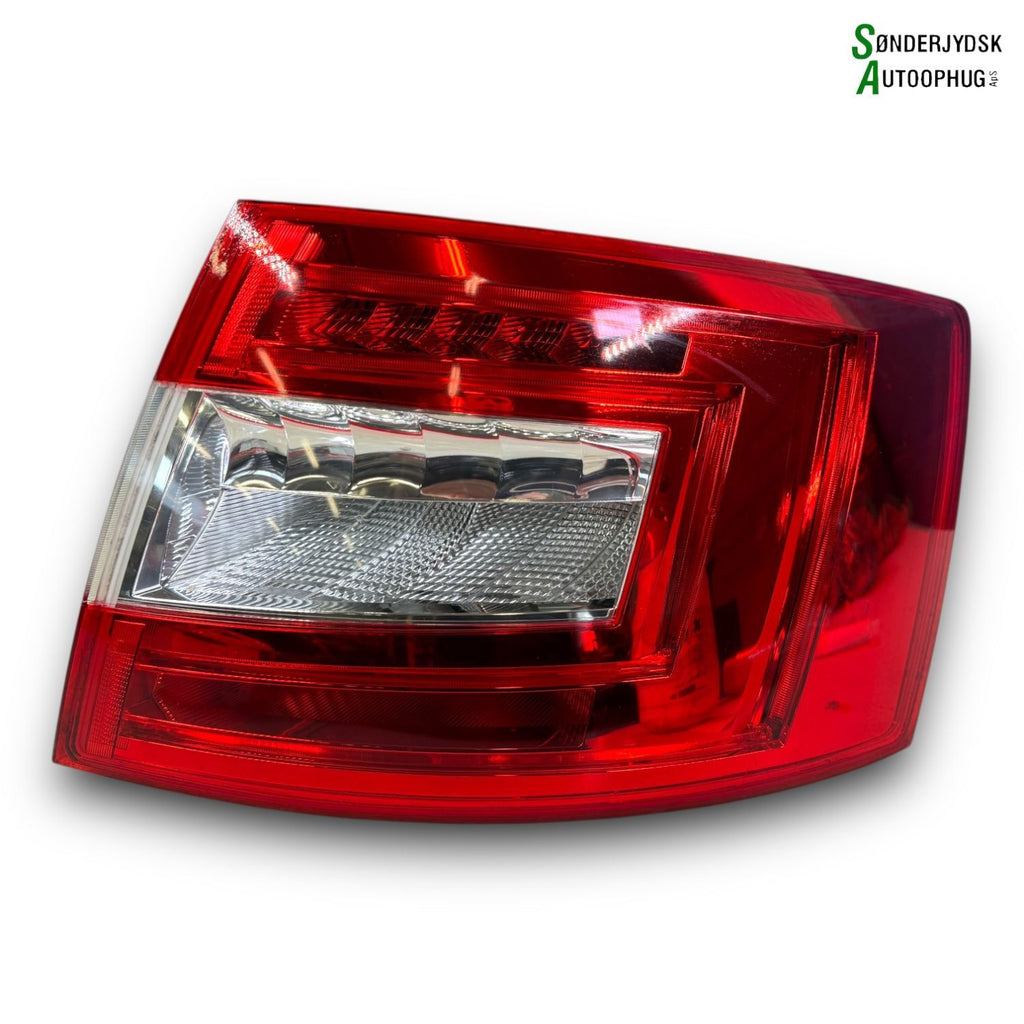 Skoda Octavia Baglygte Med OEM Nr. 5E5945112A Fra Skoda Ophugger
