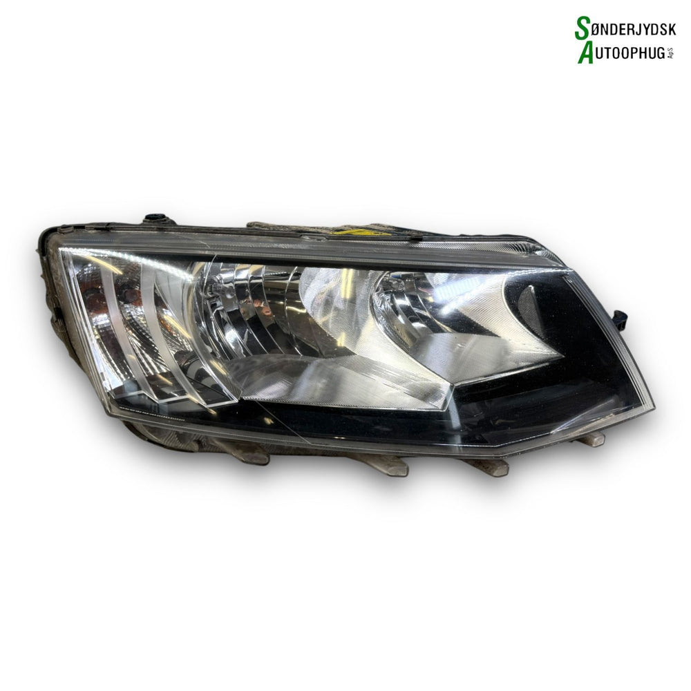 Skoda Octavia Forlygte Med OEM Nr. 5E1941016 Fra Skoda Ophugger