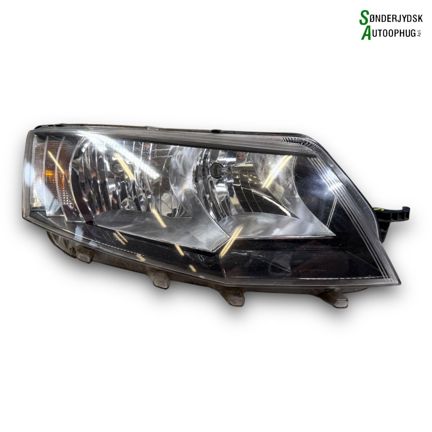 Skoda Octavia Forlygte Med OEM Nr. 5E1941016 Fra Skoda Ophugger