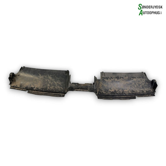 VW Passat 3G Front, Løsdele Med OEM Nr. 3G0121330A Fra VW Ophugger