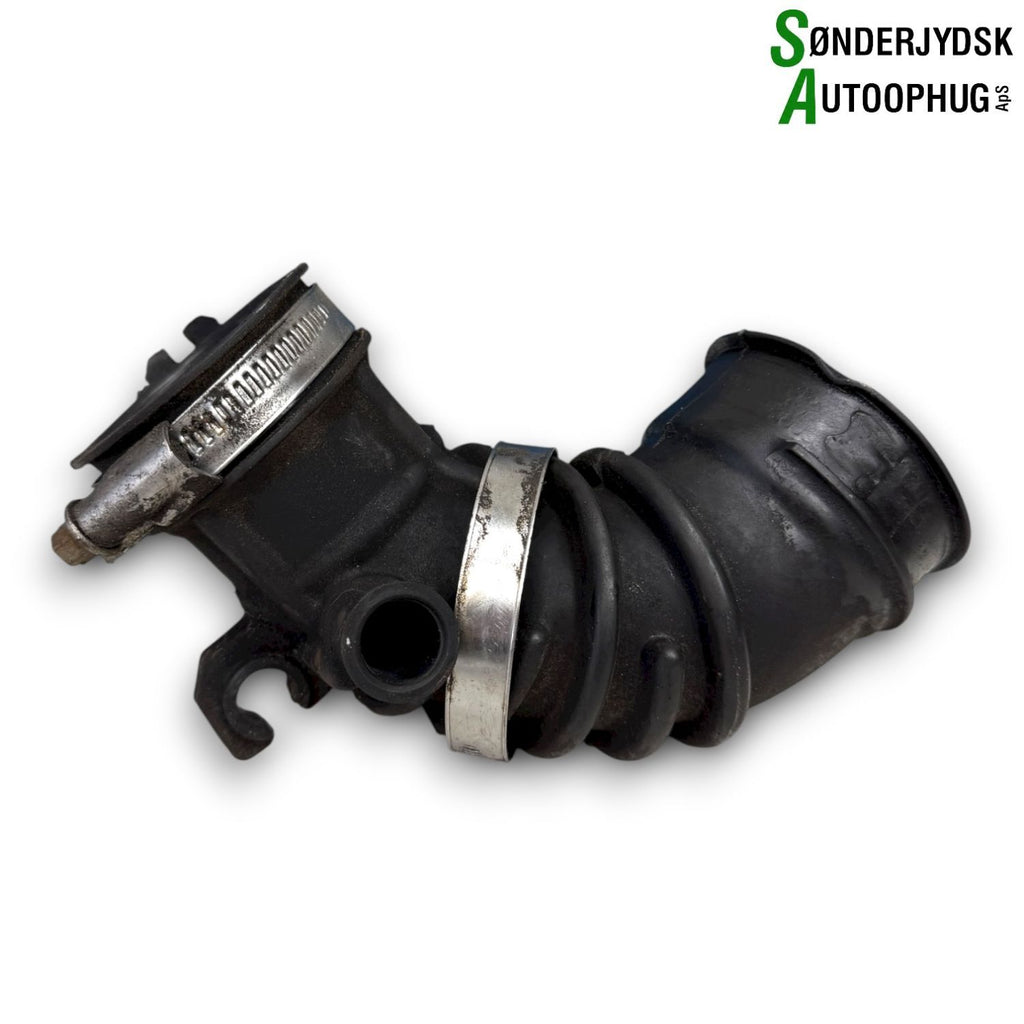 Suzuki Baleno Indsugningsslange Med OEM Nr. 13881M68PA0 Fra Suzuki Ophugger