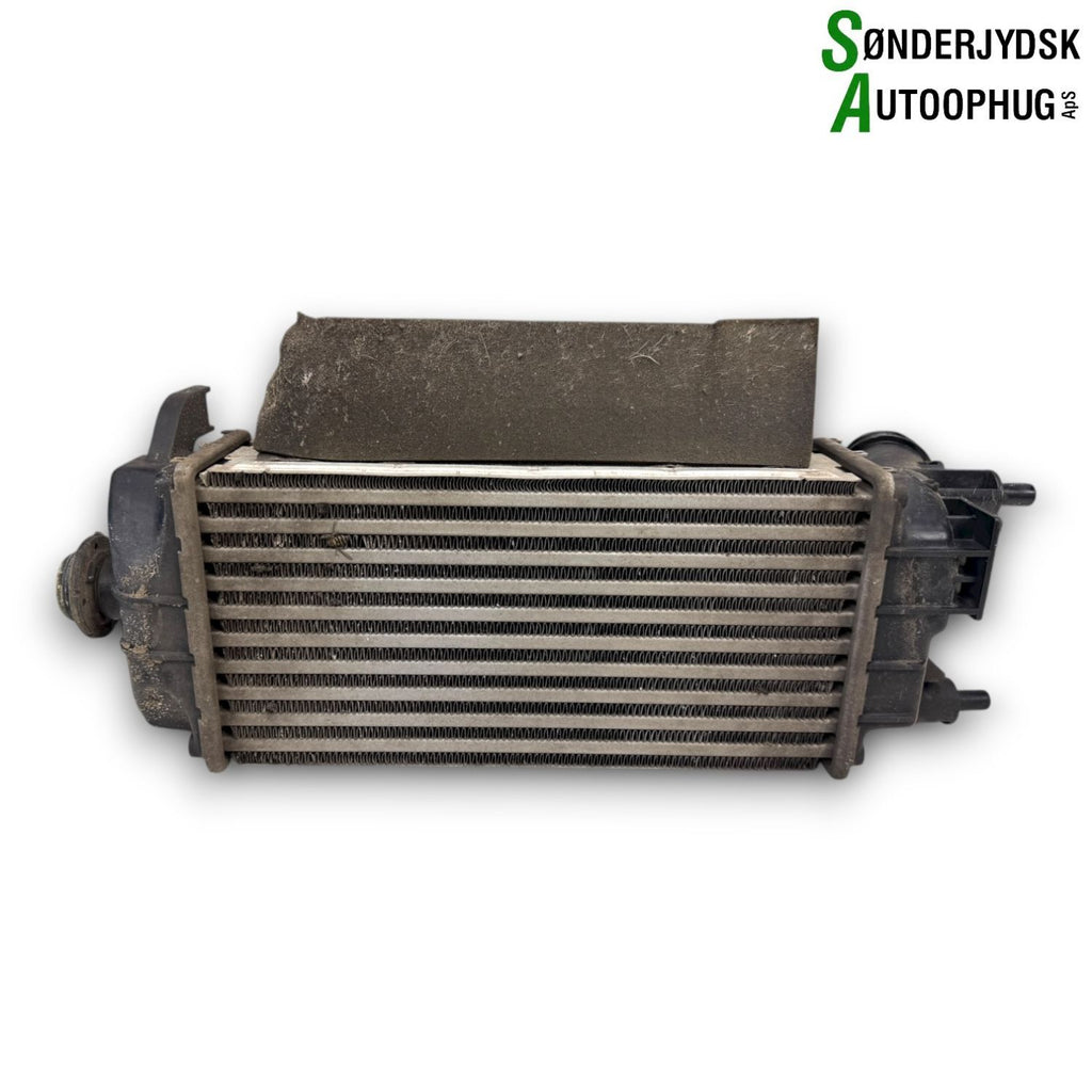 Ford Fiesta 8 Køler Intercooler Med OEM Nr. 2484875 Fra Ford Ophugger