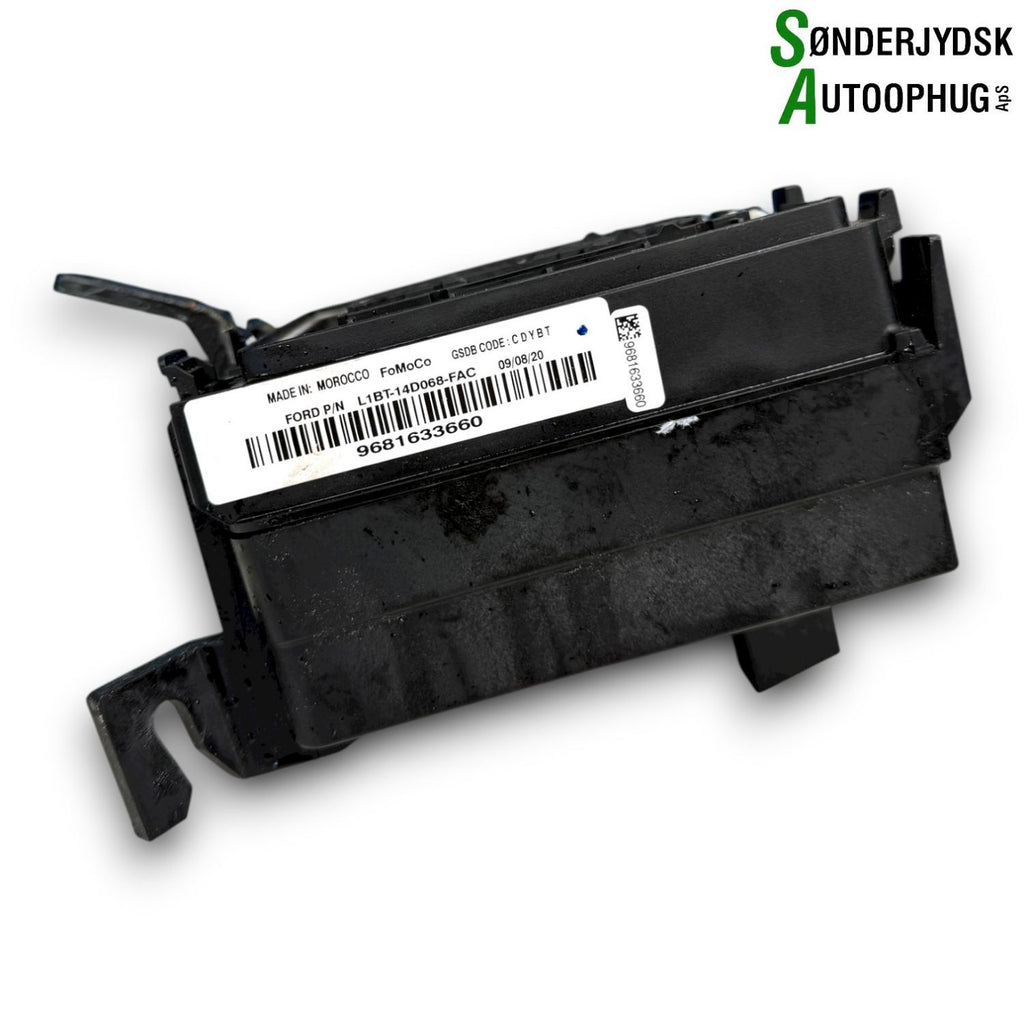 Ford Fiesta 8 Sikringsboks Med OEM Nr. L1BT14D068FAC Fra Ford Ophugger