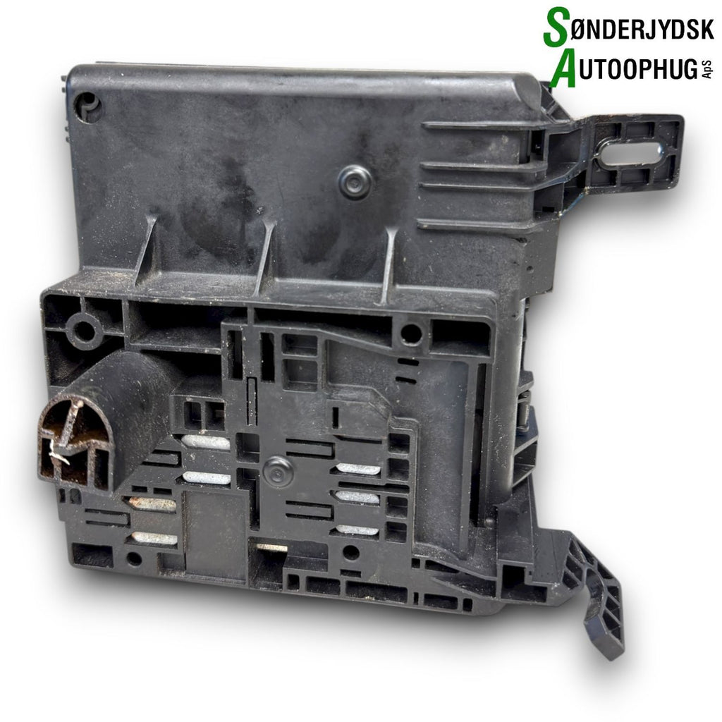 Ford Fiesta 8 Sikringsboks Med OEM Nr. 2421392 Fra Ford Ophugger