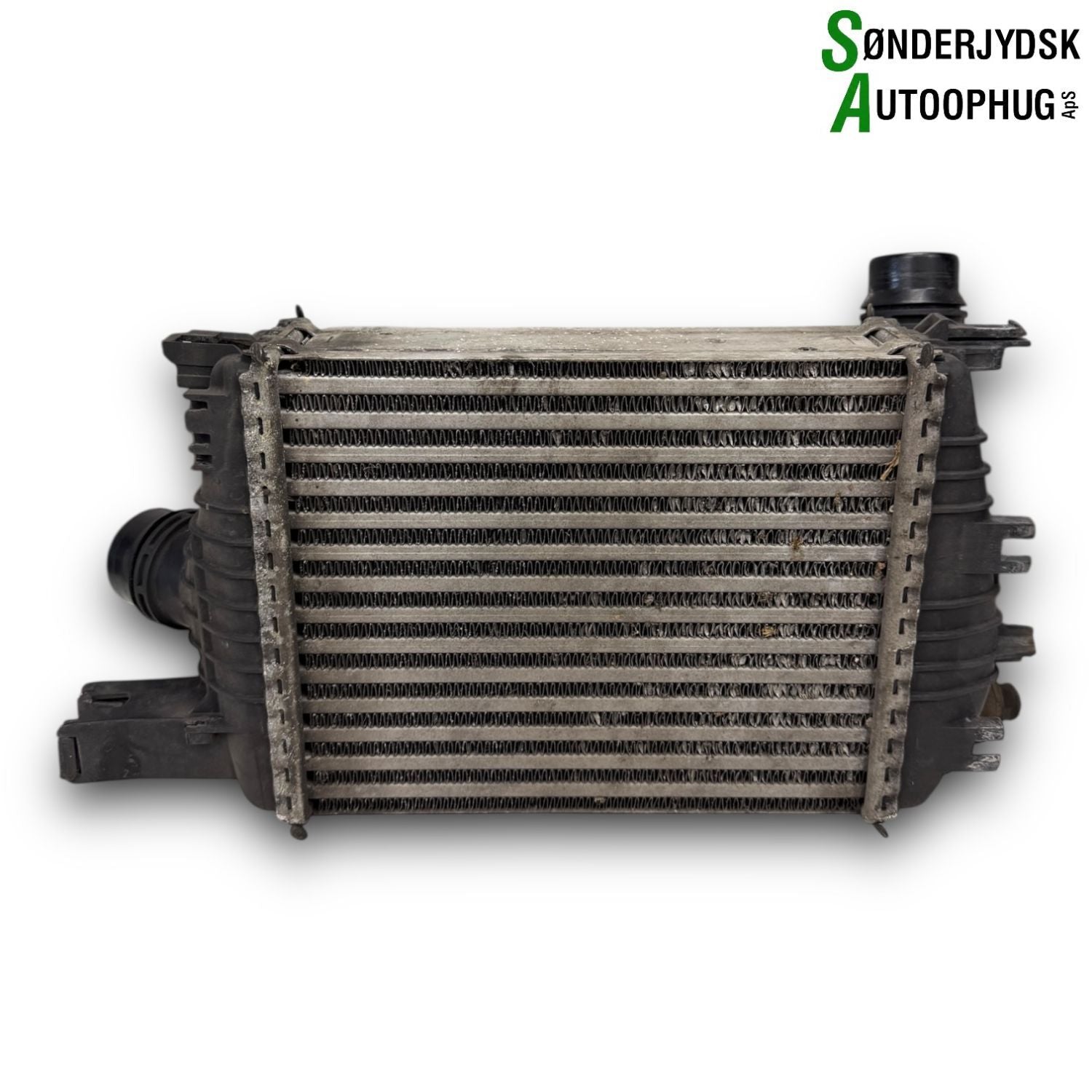 Renault Clio 4 Køler Intercooler Med OEM Nr. 144961381R Fra Renault Ophugger