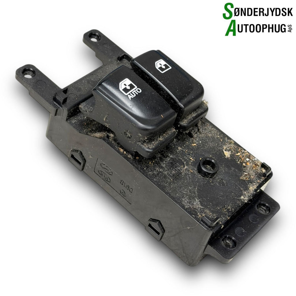 Hyundai I20 Nl Kontakt Rudehejs Med OEM Nr. 935701J012 Fra Hyundai Ophugger