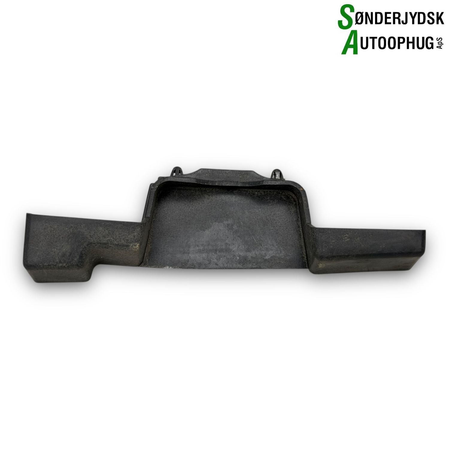Dacia Sandero Ll Front, Løsdele Med OEM Nr. 214764813R Fra Dacia Ophugger
