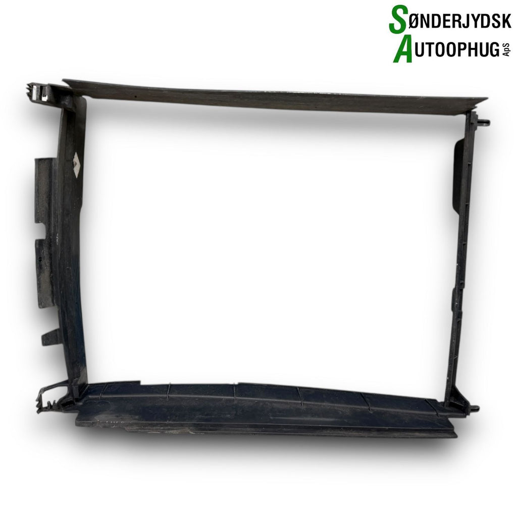 Dacia Sandero Ll Frontkasse Med OEM Nr. 215596207R Fra Dacia Ophugger