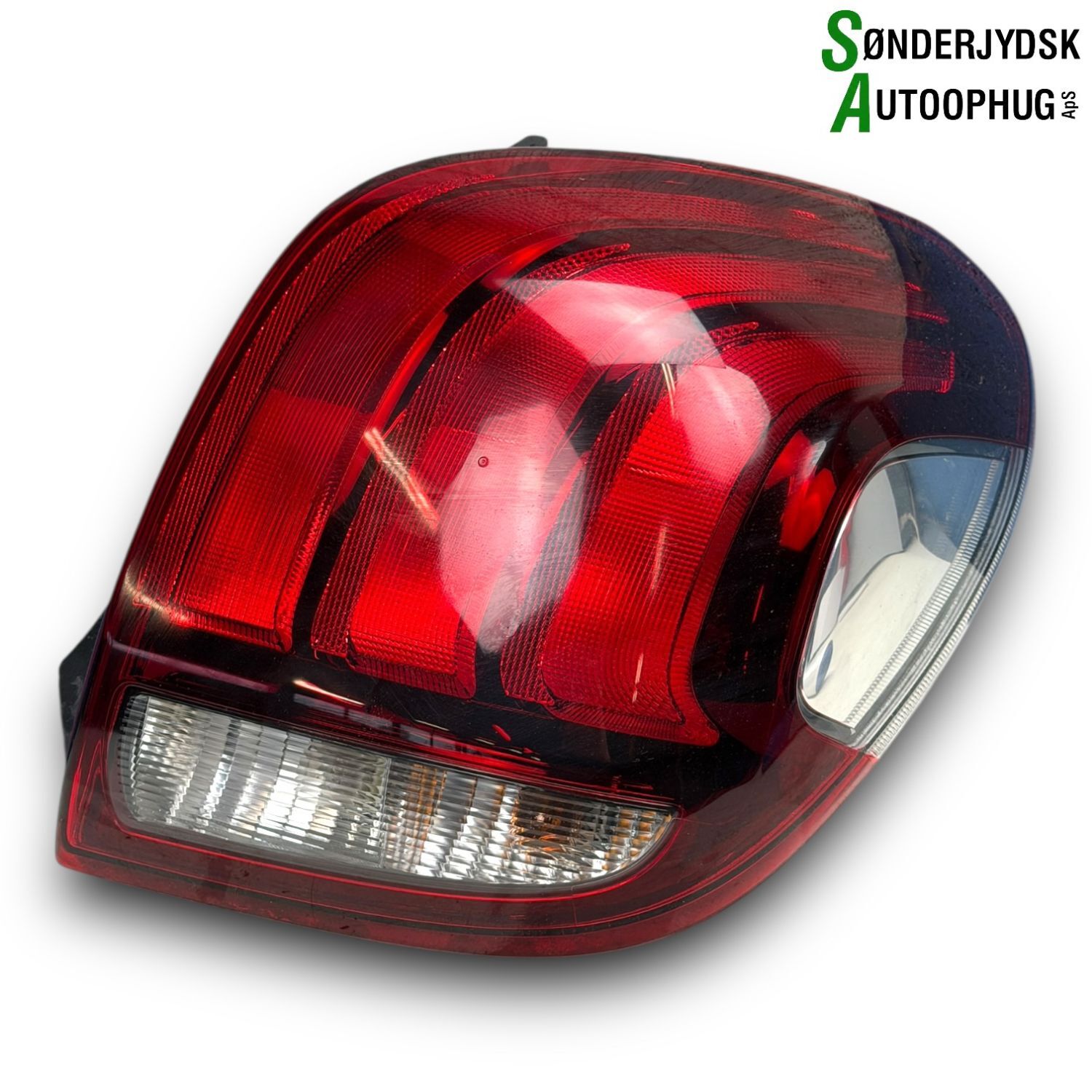 Peugeot 108 Baglygte Med OEM Nr. B001031180 Fra Peugeot Ophugger