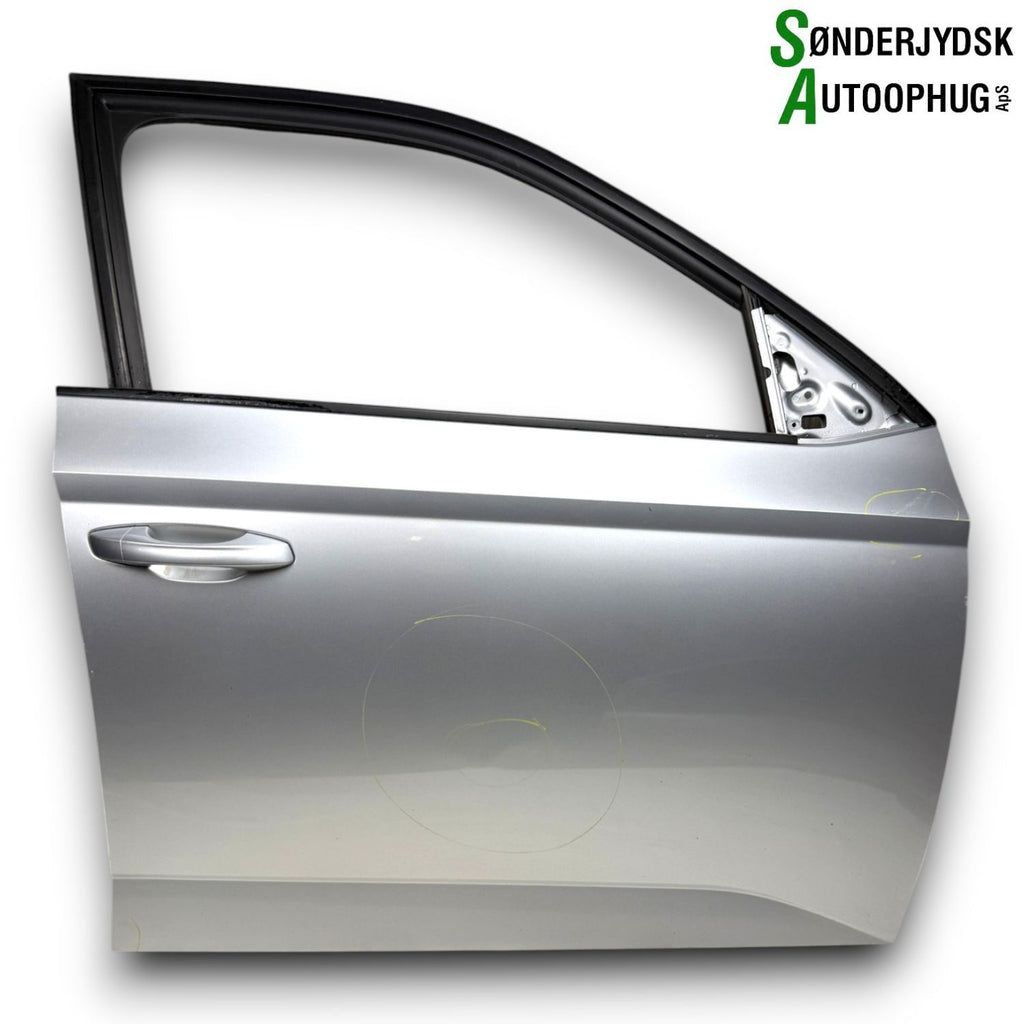 Skoda Fabia Fordør H Med OEM Nr. 6V0831056A Fra Skoda Ophugger