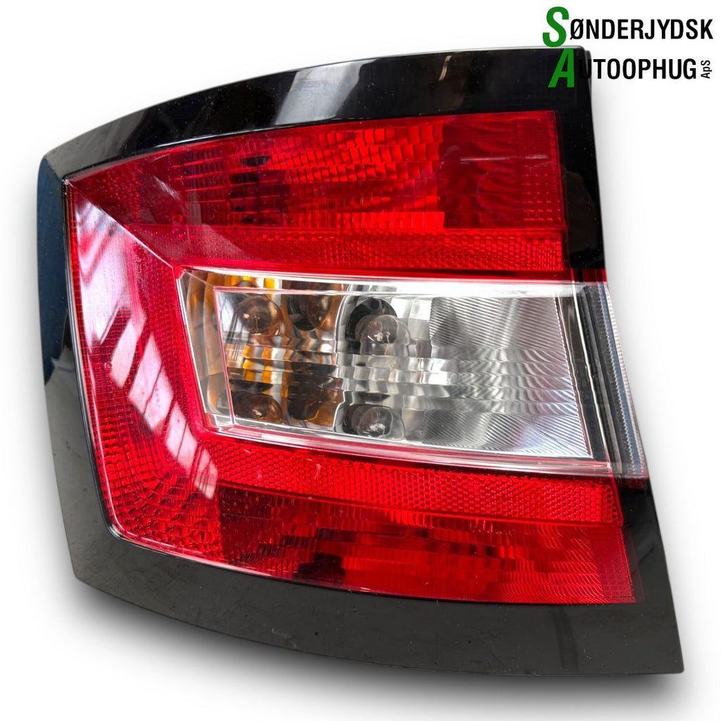 Skoda Fabia Baglygte Med OEM Nr. 6V9945095 Fra Skoda Ophugger