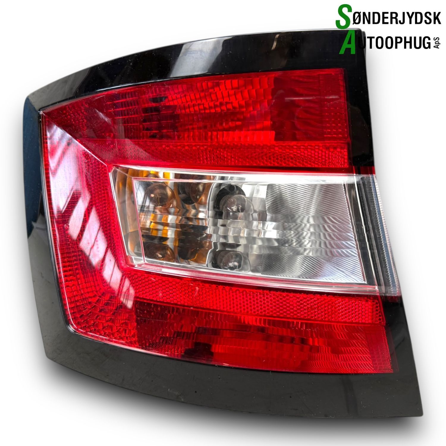 Skoda Fabia Baglygte Med OEM Nr. 6V9945111 Fra Skoda Ophugger