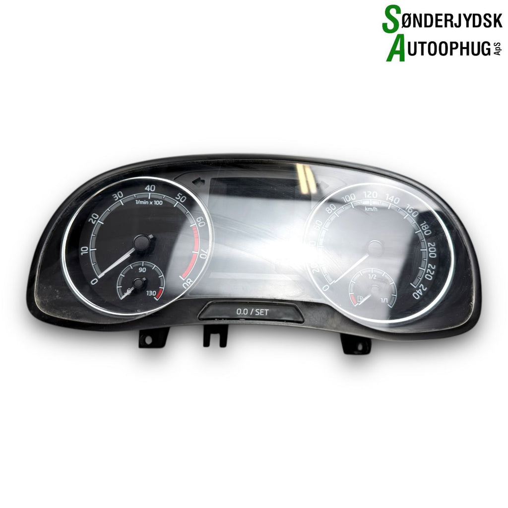 Skoda Fabia Speedometer - Instrument Med OEM Nr. 6V0920740E Fra Skoda Ophugger