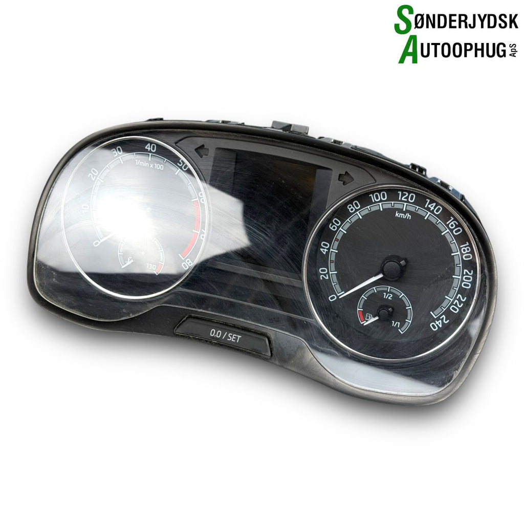 Skoda Fabia Speedometer - Instrument Med OEM Nr. 6V0920740E Fra Skoda Ophugger