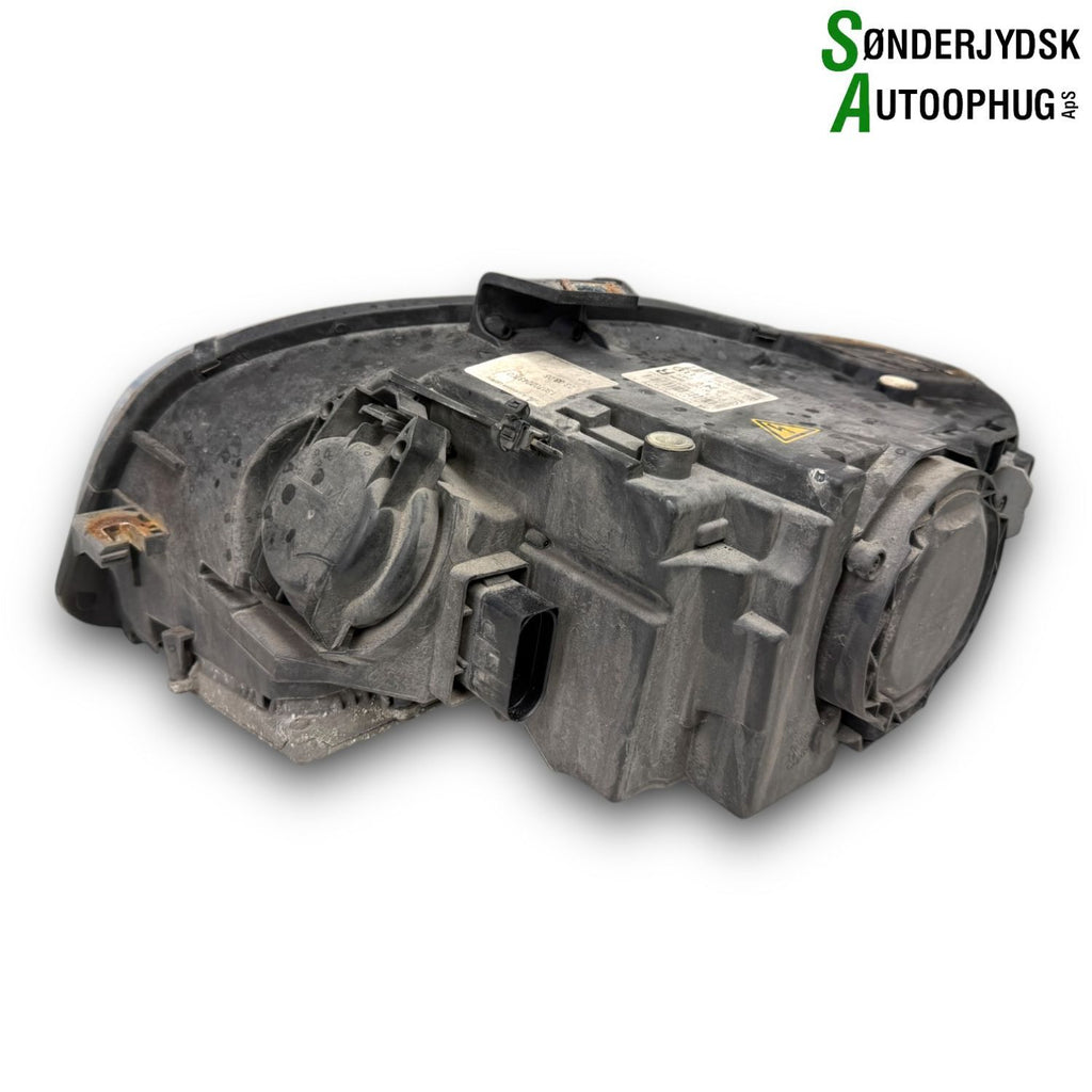 Audi A4 Forlygte Med OEM Nr. 8E0941030AS Fra Audi Ophugger