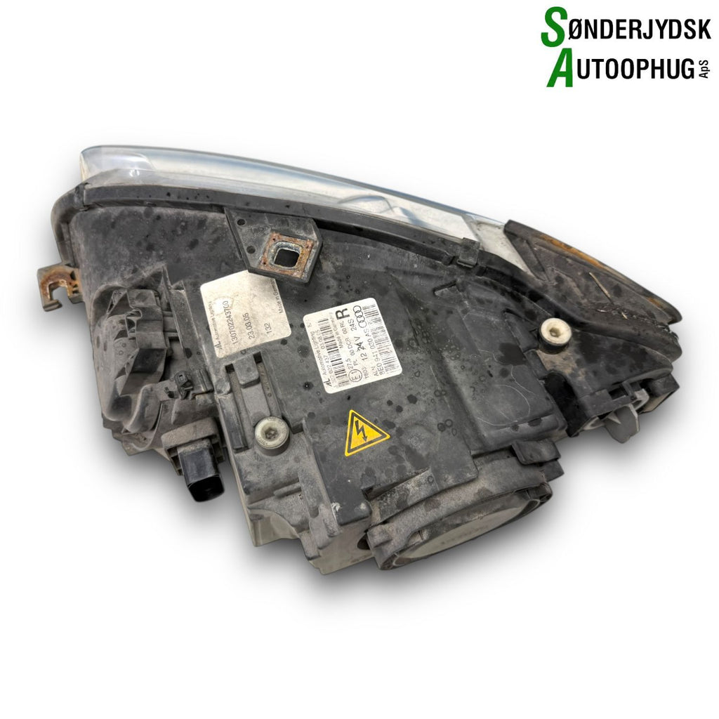 Audi A4 Forlygte Med OEM Nr. 8E0941030AS Fra Audi Ophugger